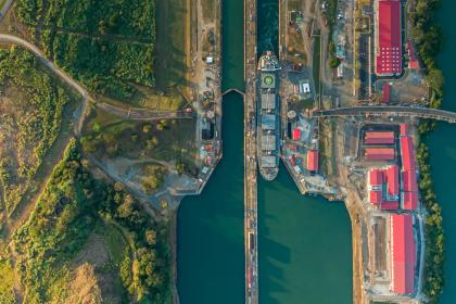 La vulnérabilité des chaînes d'approvisionnement est mise en évidence alors que les points d'étranglement maritimes mondiaux subissent des pressions